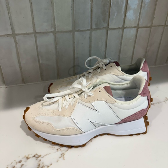 New Balance 327 - Picture 2 of 6